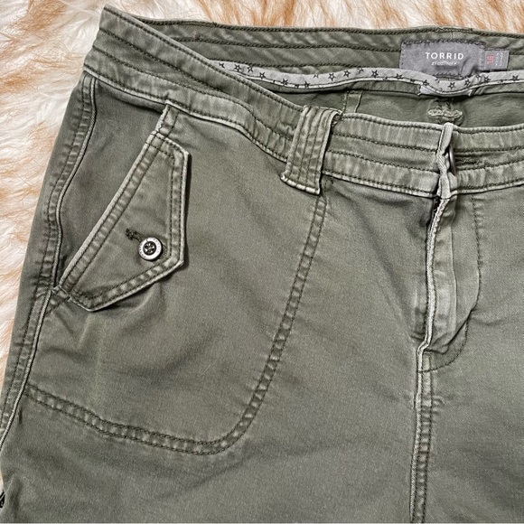 Torrid mid rise cuffed shorts - Picture 7 of 9